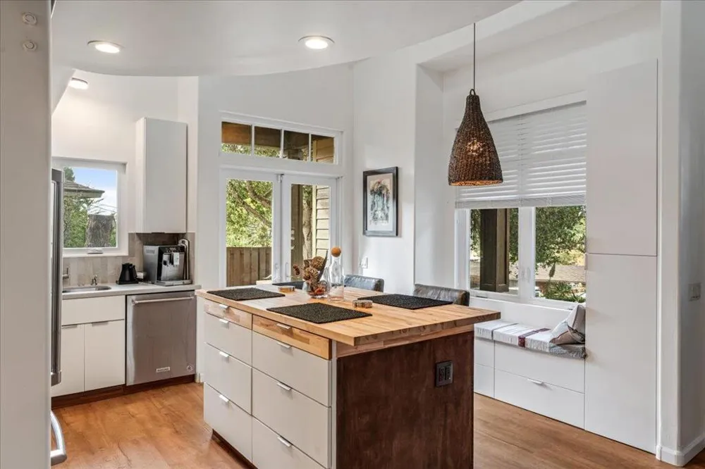 957 Syida Drive Pacific Grove, CA 93950