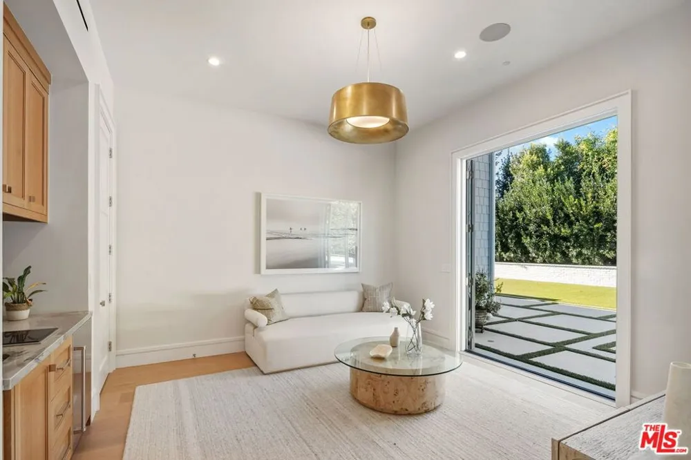 1675 San Remo Drive Pacific Palisades, CA 90272