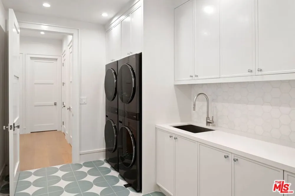 1675 San Remo Drive Pacific Palisades, CA 90272