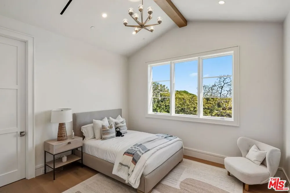 1675 San Remo Drive Pacific Palisades, CA 90272