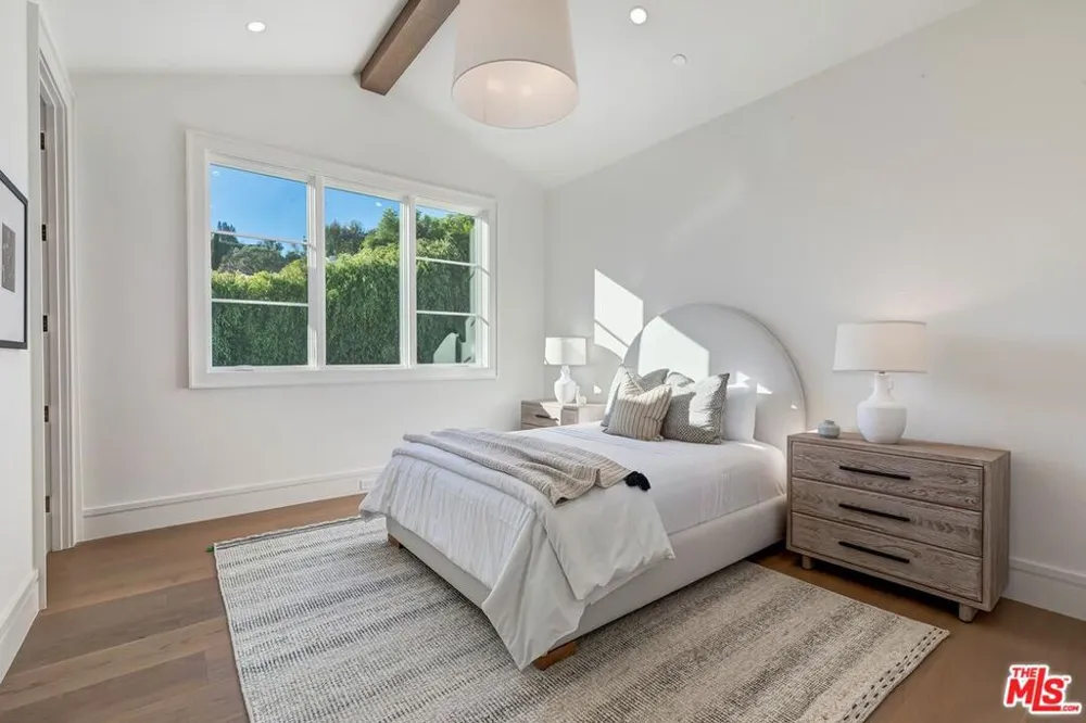 1675 San Remo Drive Pacific Palisades, CA 90272