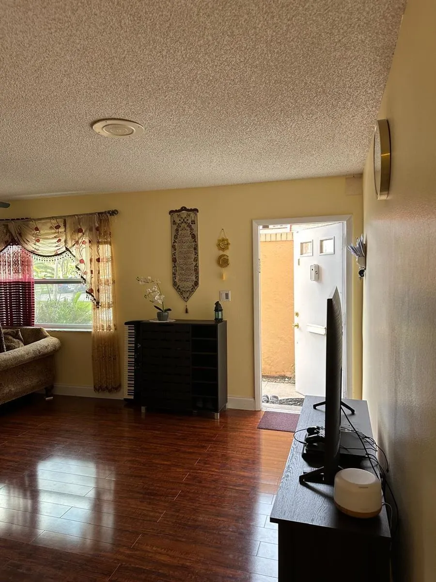 102 Pleasant Hill Lane Tamarac, FL 33319