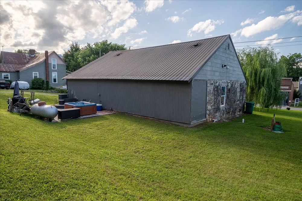 102 Church St Petersburg, TN 37144