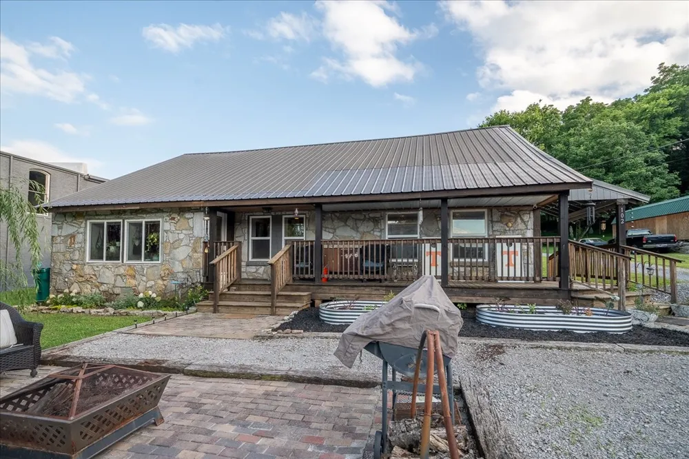 102 Church St Petersburg, TN 37144