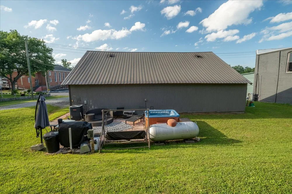 102 Church St Petersburg, TN 37144