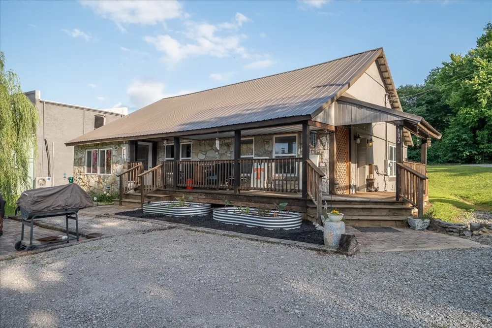 102 Church St Petersburg, TN 37144