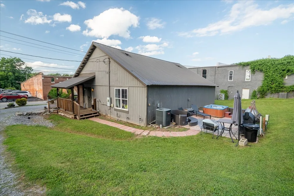 102 Church St Petersburg, TN 37144