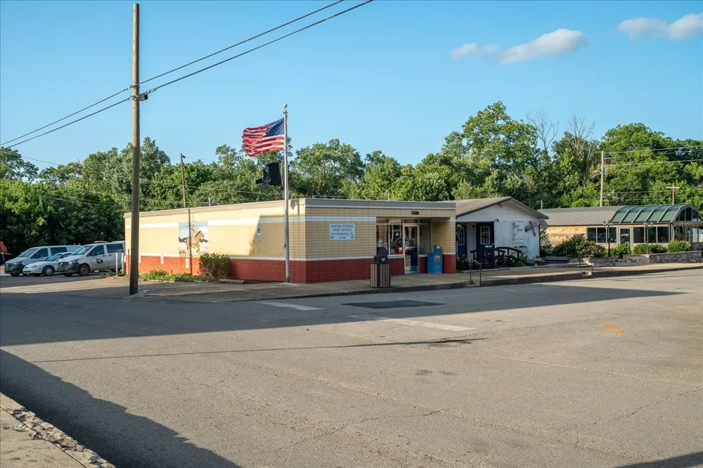 102 Church St Petersburg, TN 37144