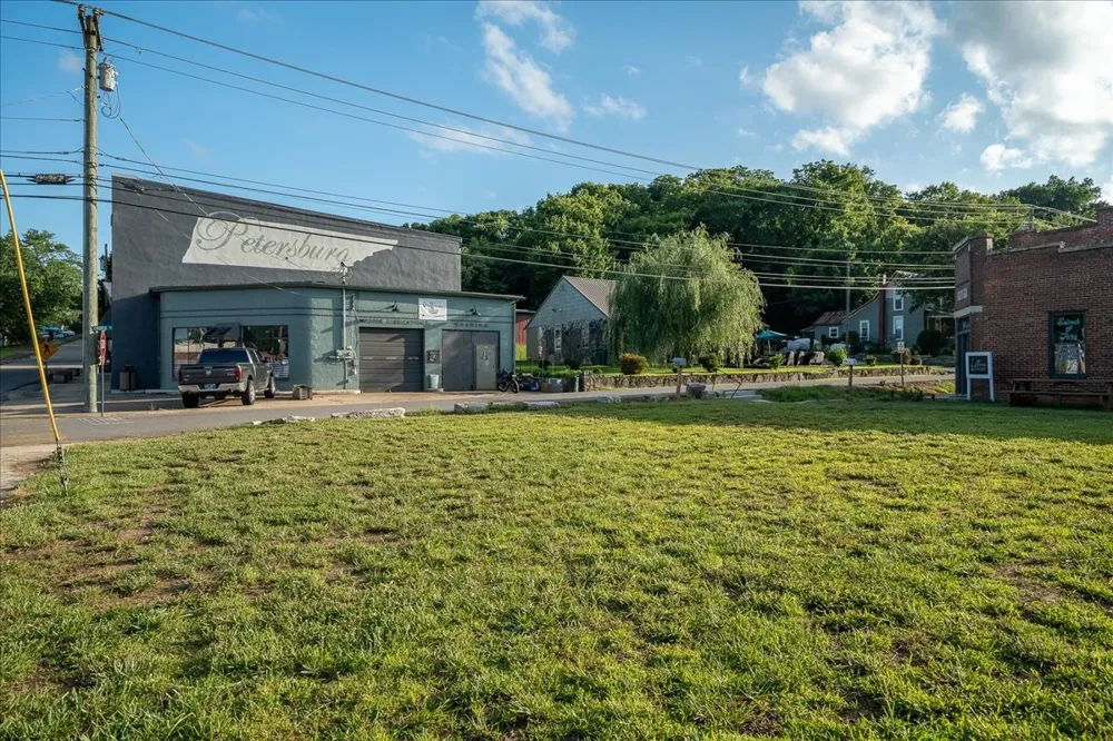 102 Church St Petersburg, TN 37144