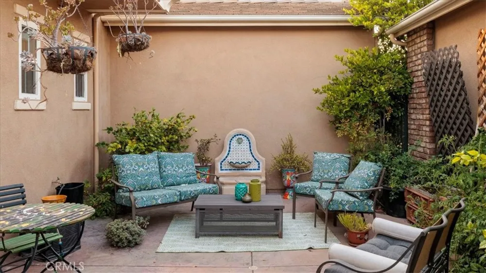 26637 Oak Terrace Valencia, CA 91381