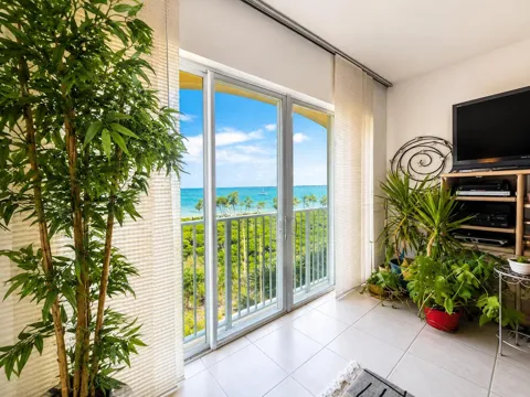 26 Harbour Isle Drive W #303