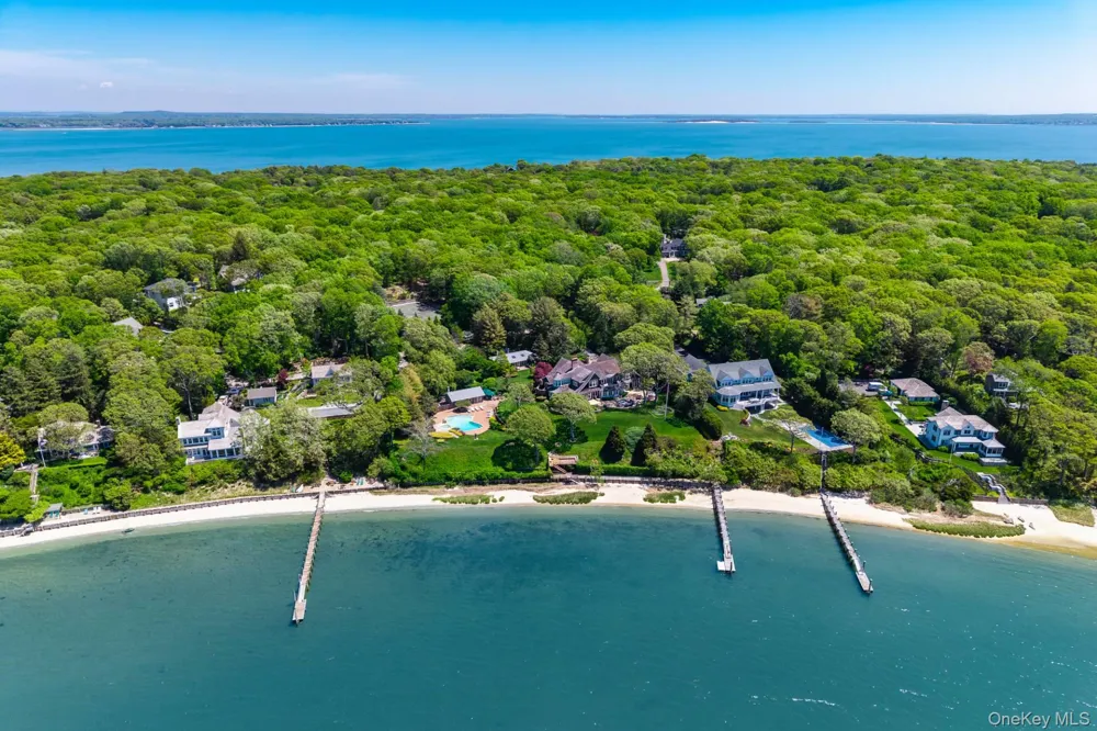 1350 W Cove Road Cutchogue, NY 11935