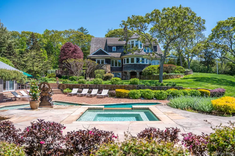 1350 W Cove Road Cutchogue, NY 11935