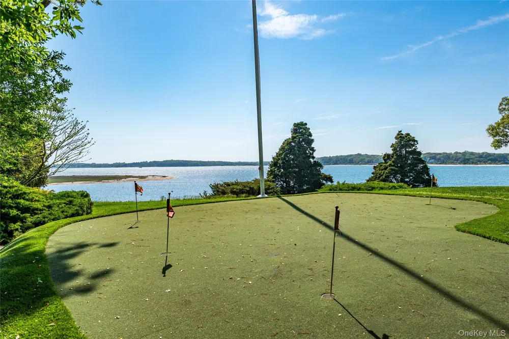 1350 W Cove Road Cutchogue, NY 11935