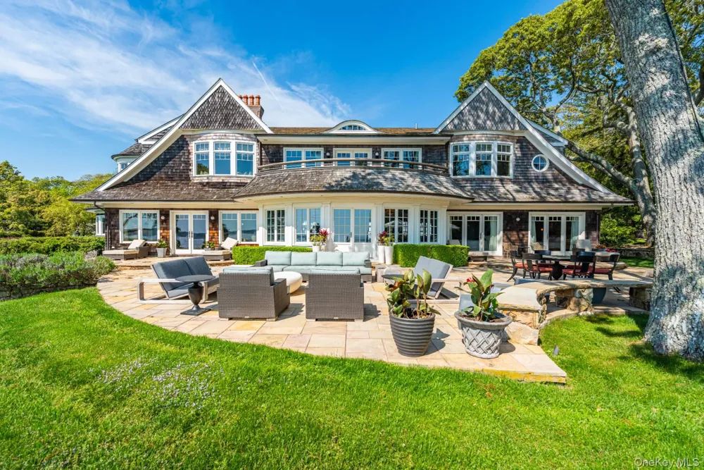 1350 W Cove Road Cutchogue, NY 11935
