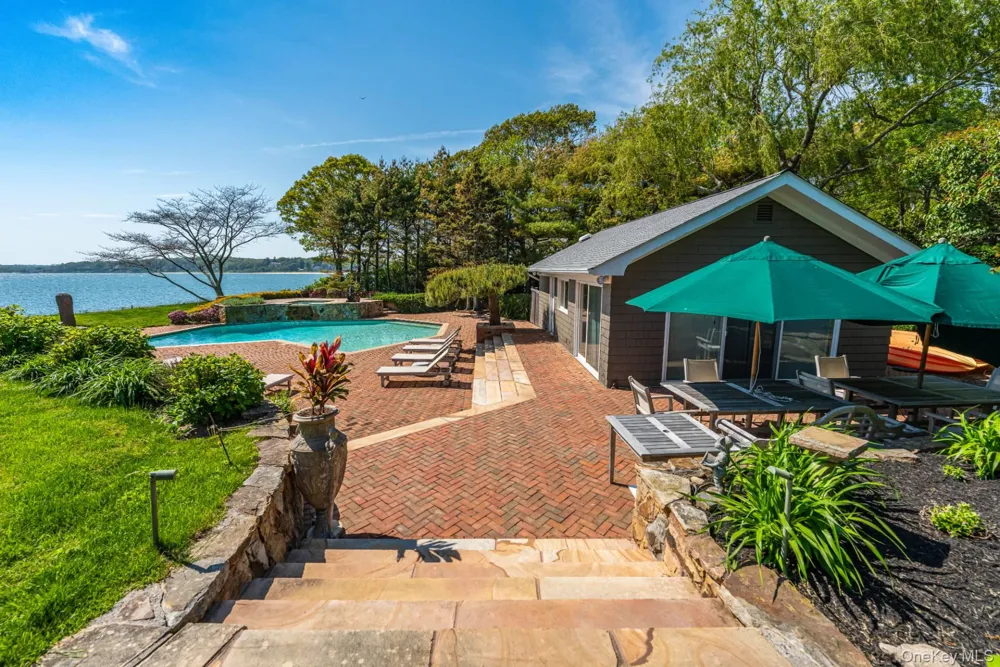 1350 W Cove Road Cutchogue, NY 11935