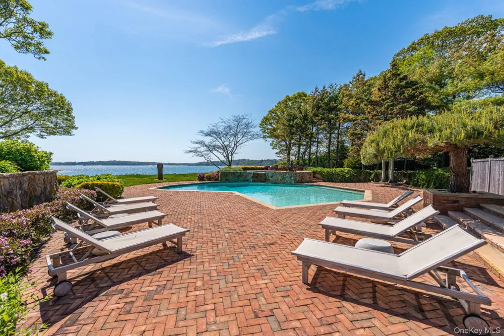 1350 W Cove Road Cutchogue, NY 11935