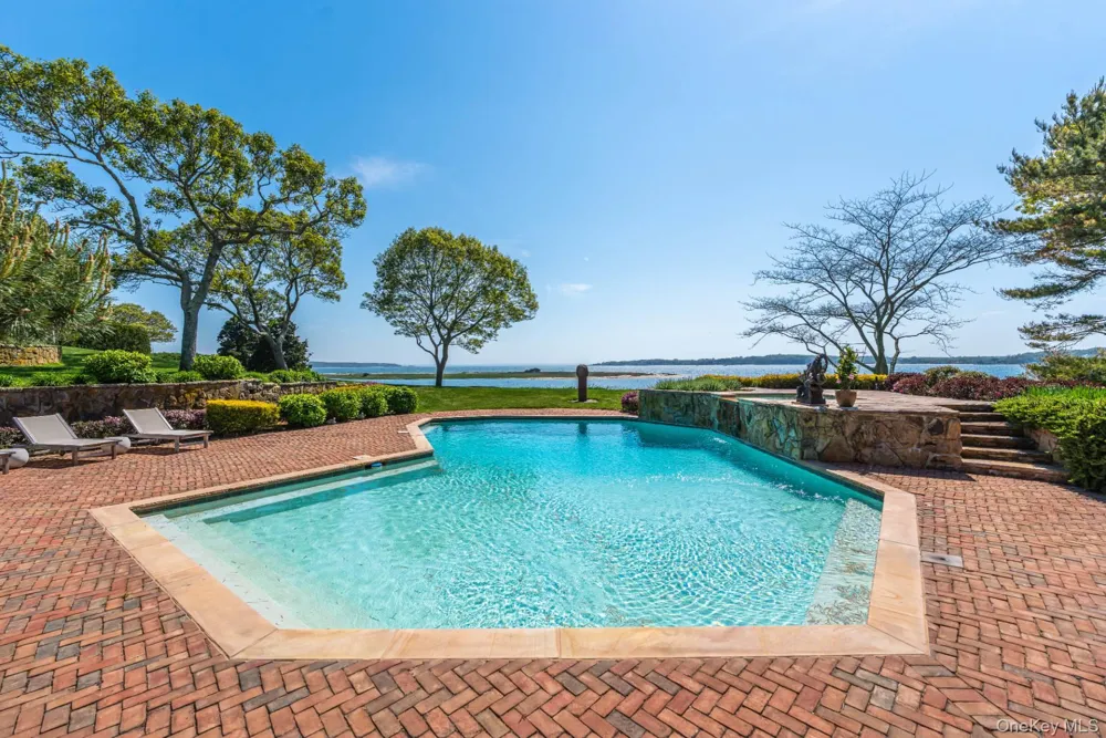 1350 W Cove Road Cutchogue, NY 11935