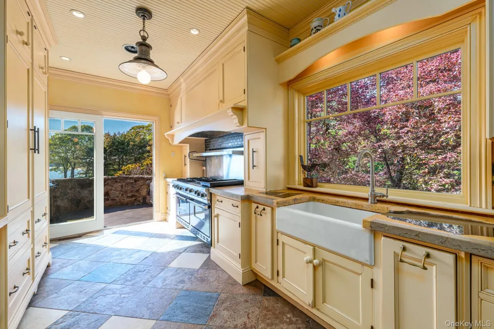 1350 W Cove Road Cutchogue, NY 11935