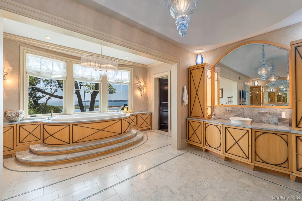 1350 W Cove Road Cutchogue, NY 11935
