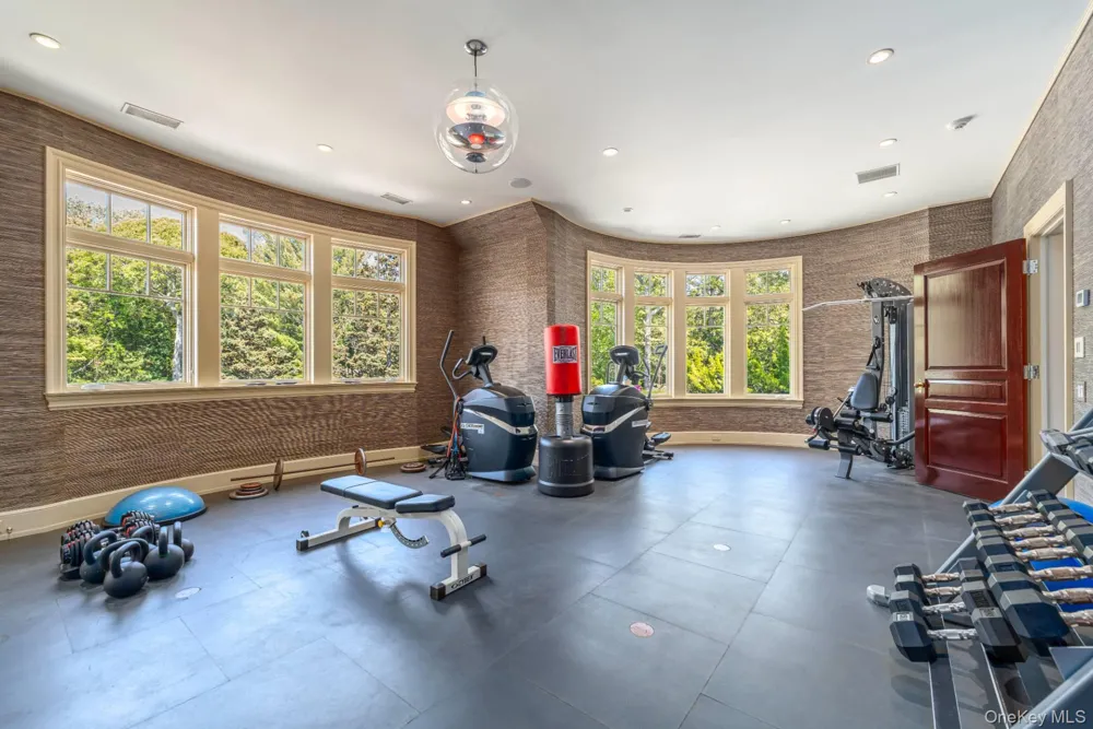 1350 W Cove Road Cutchogue, NY 11935