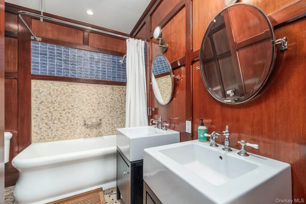 1350 W Cove Road Cutchogue, NY 11935