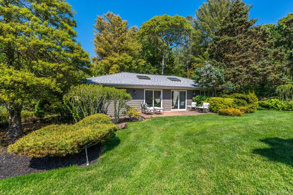 1350 W Cove Road Cutchogue, NY 11935