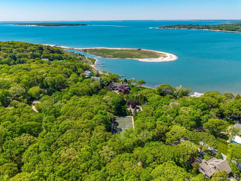1350 W Cove Road Cutchogue, NY 11935