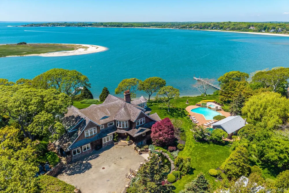 1350 W Cove Road Cutchogue, NY 11935