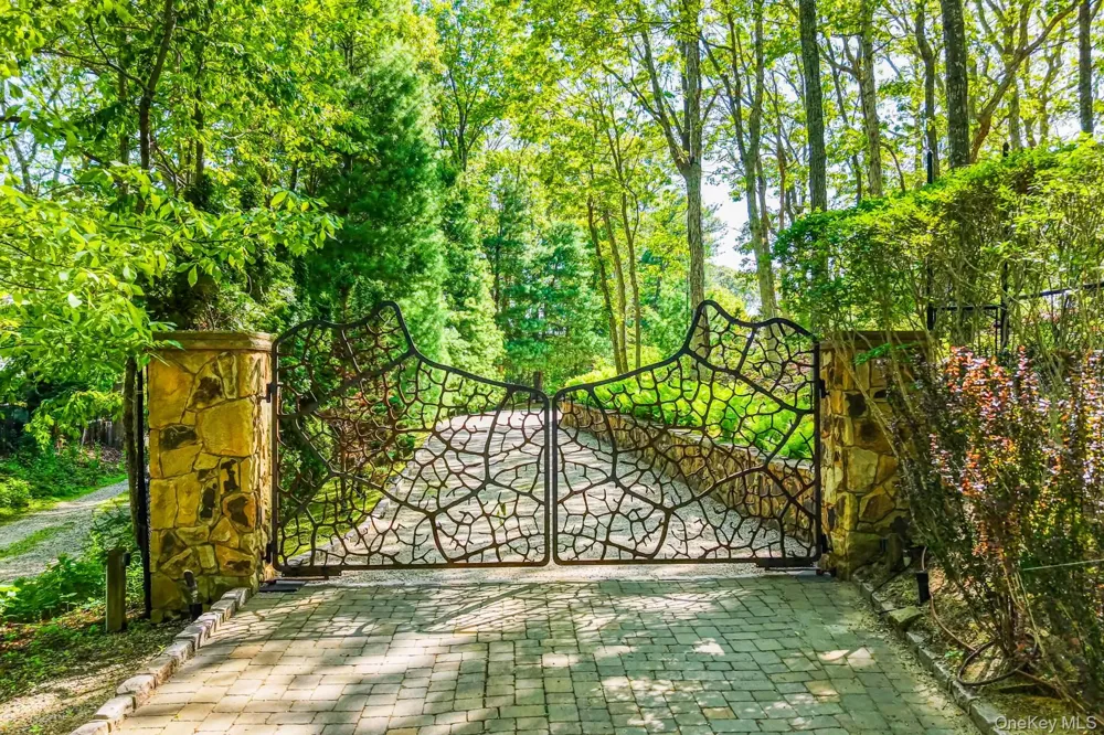 1350 W Cove Road Cutchogue, NY 11935