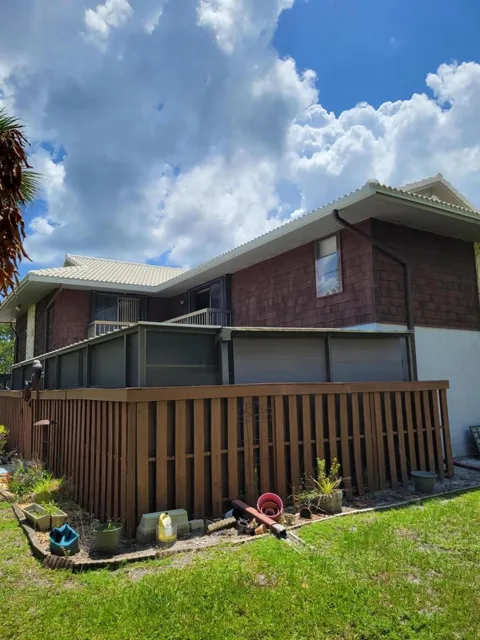 903 SE Camelot Gardens Boulevard SE