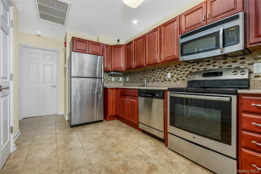 212 Willow Lane Valley Stream, NY 11580