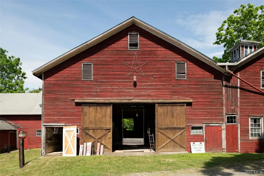 7115 Albany Post Road Rhinebeck, NY 12572
