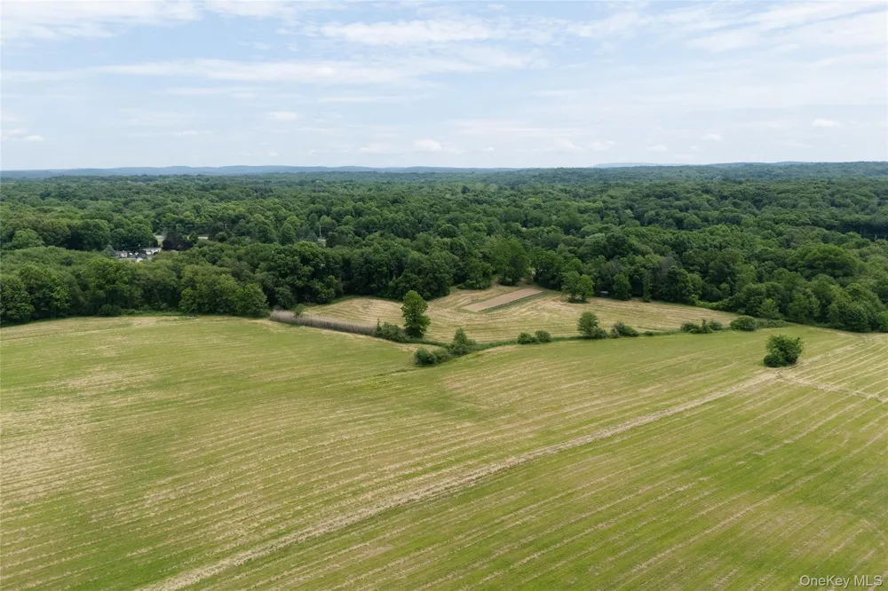 7115 Albany Post Road Rhinebeck, NY 12572