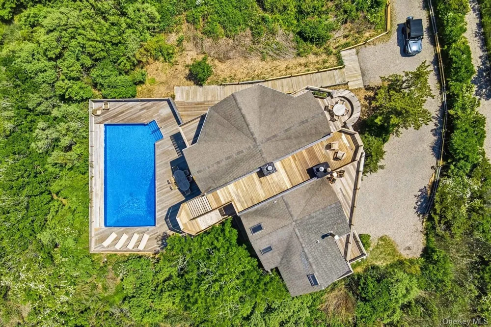 137 Sandune Court Sagaponack, NY 11962