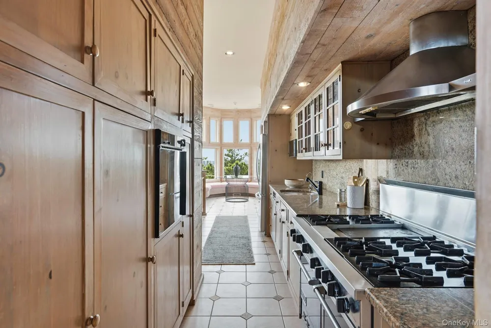 137 Sandune Court Sagaponack, NY 11962