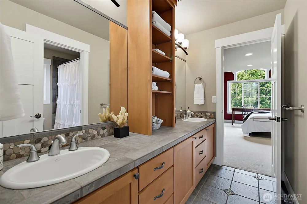 6402 Fairway Place SE Snoqualmie, WA 98065