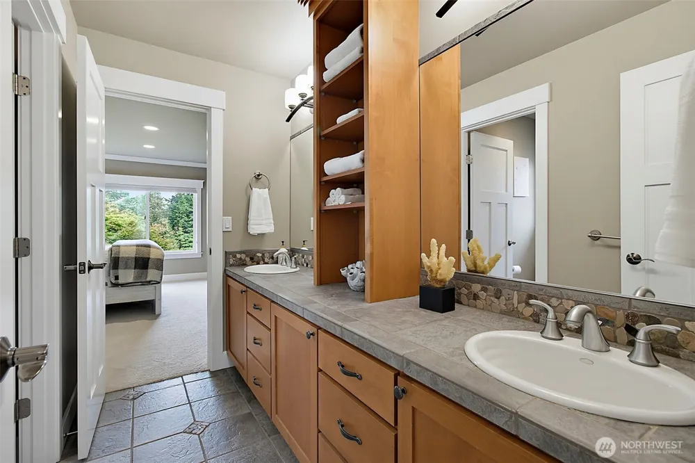 6402 Fairway Place SE Snoqualmie, WA 98065