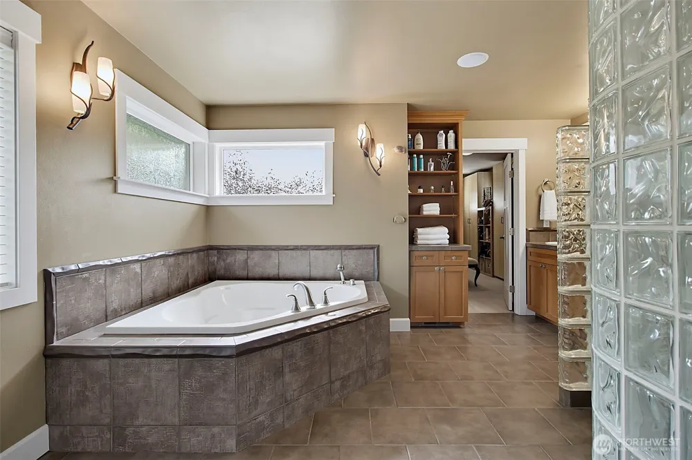 6402 Fairway Place SE Snoqualmie, WA 98065