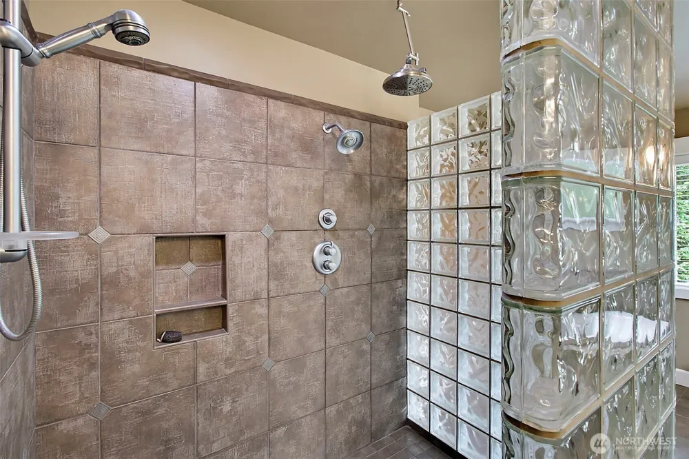 6402 Fairway Place SE Snoqualmie, WA 98065