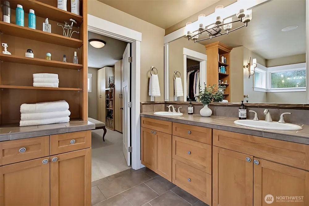 6402 Fairway Place SE Snoqualmie, WA 98065