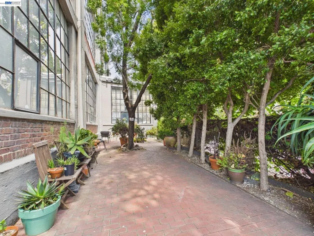 4053 Harlan St #315 Emeryville, CA 94608