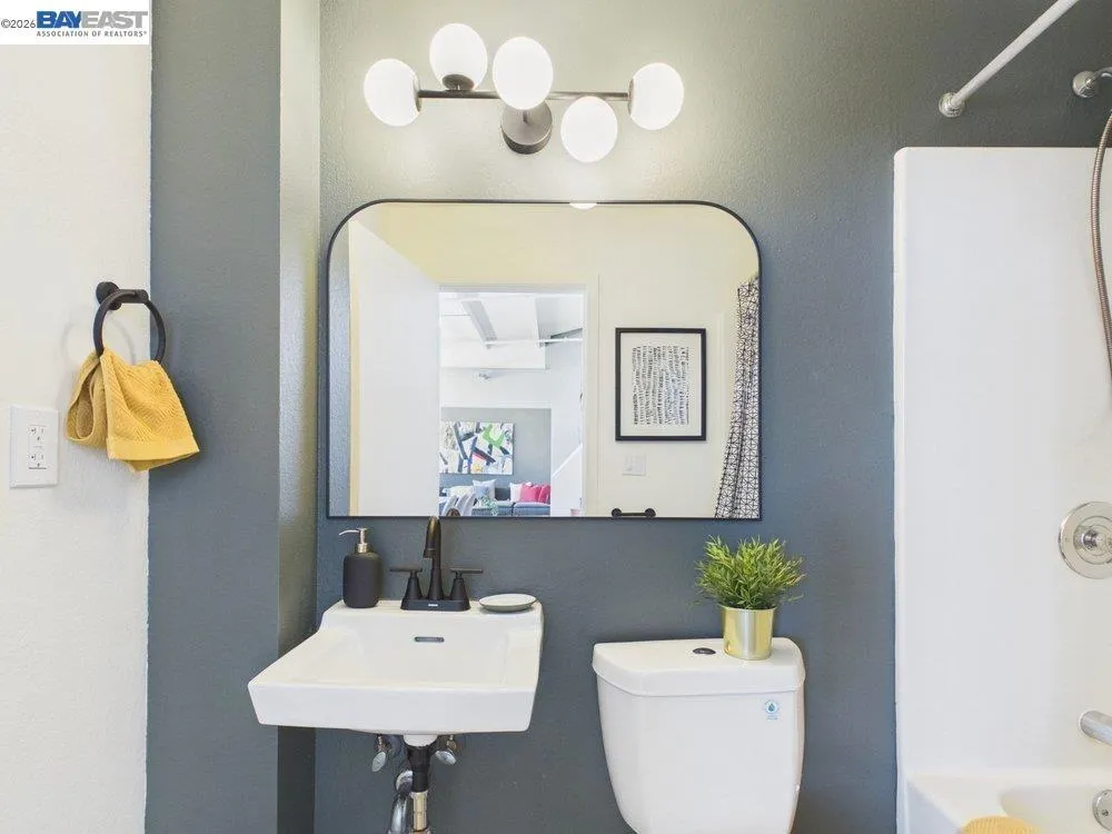 4053 Harlan St #315 Emeryville, CA 94608