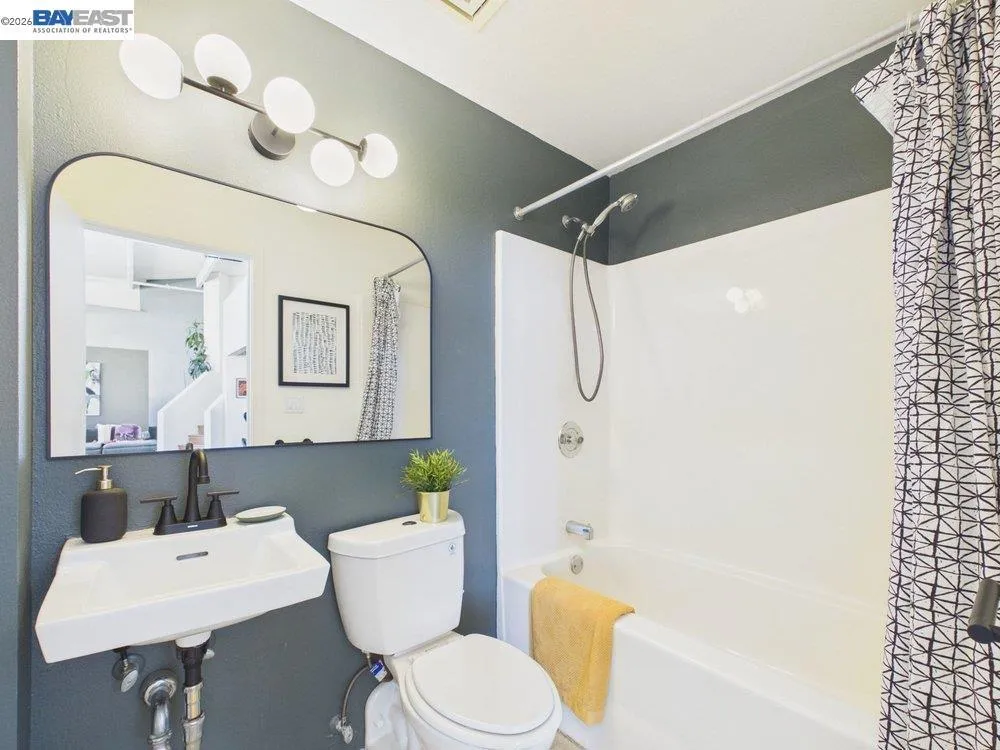 4053 Harlan St #315 Emeryville, CA 94608
