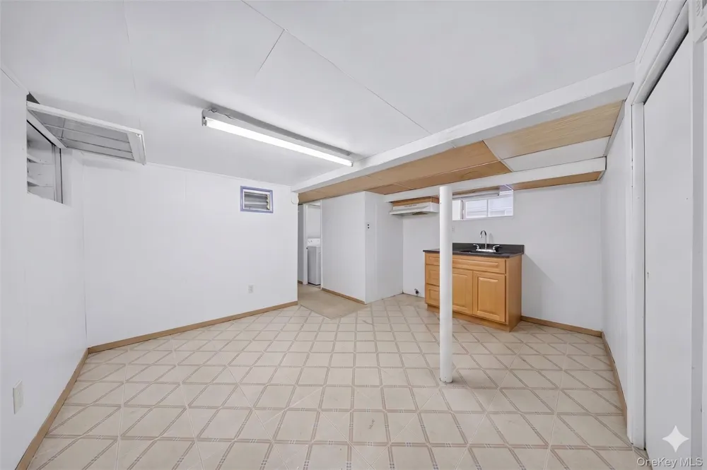 4084 Denman Street Elmhurst, NY 11373