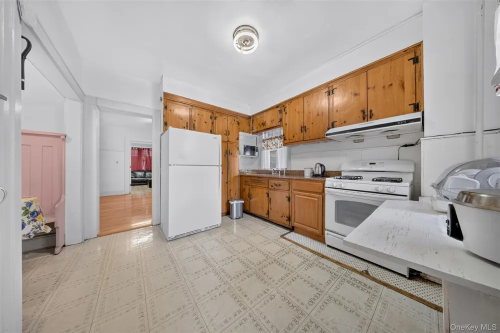 4084 Denman Street Elmhurst, NY 11373