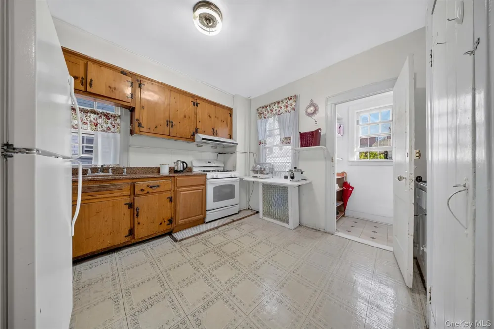 4084 Denman Street Elmhurst, NY 11373