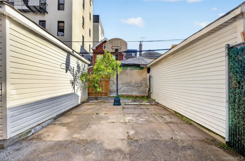 4084 Denman Street Elmhurst, NY 11373