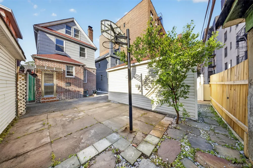 4084 Denman Street Elmhurst, NY 11373