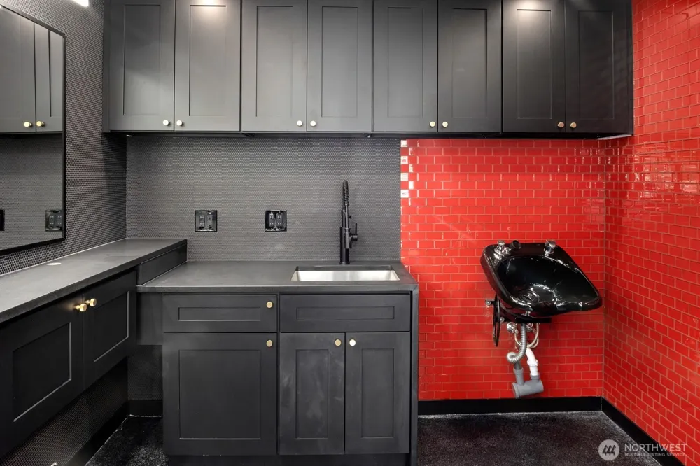 2332 E Cherry Street Seattle, WA 98122